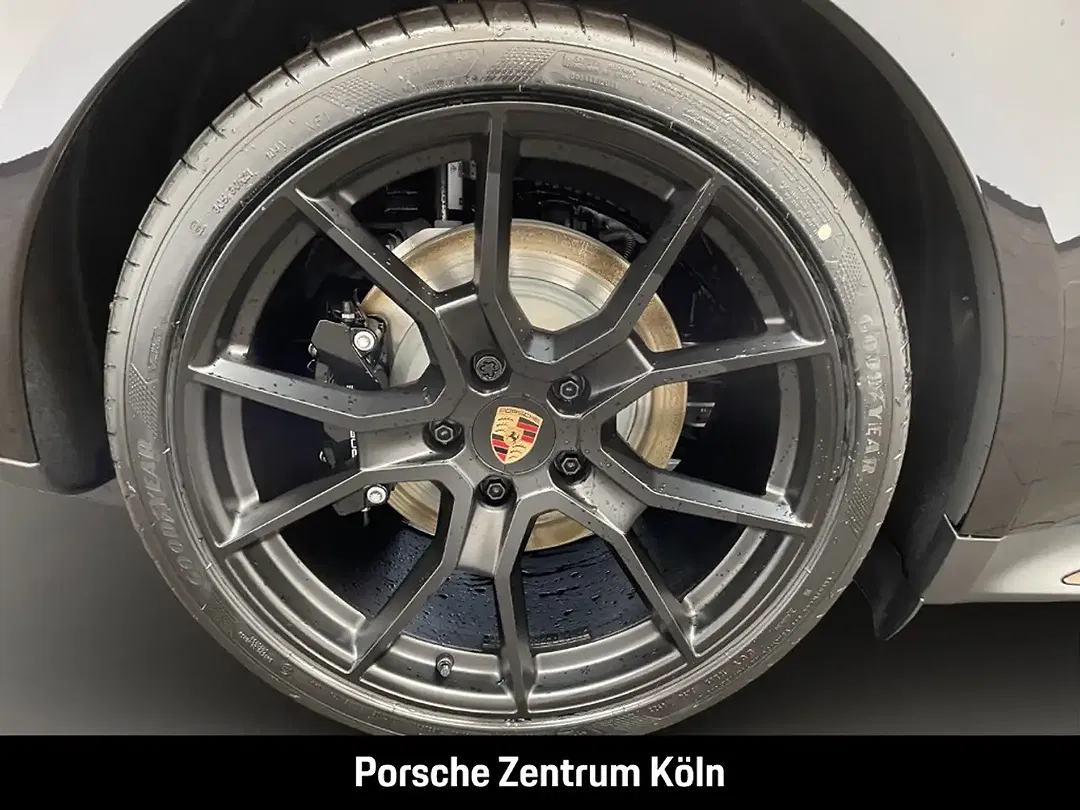 Porsche Taycan GTS - Thumbnail 10