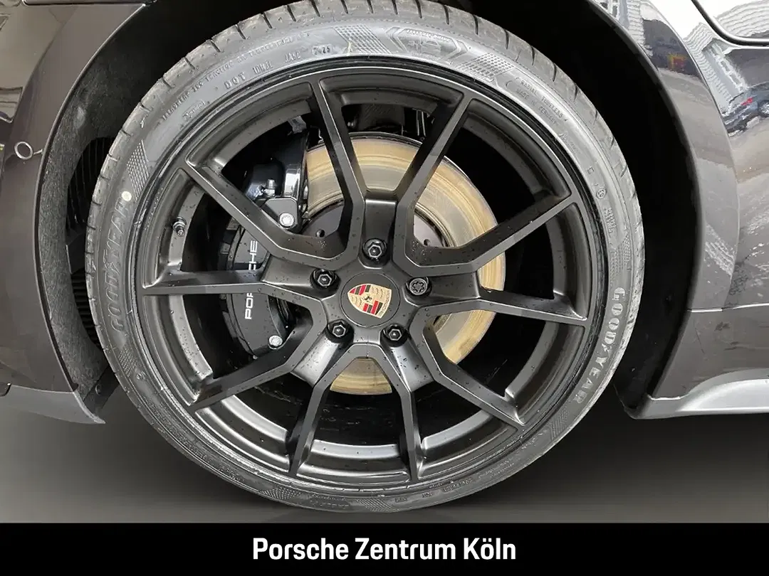 Porsche Taycan GTS - Thumbnail 12