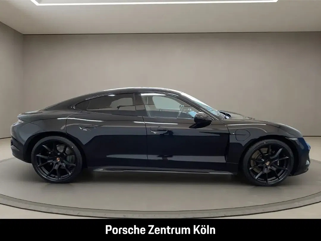 Porsche Taycan GTS - Thumbnail 6