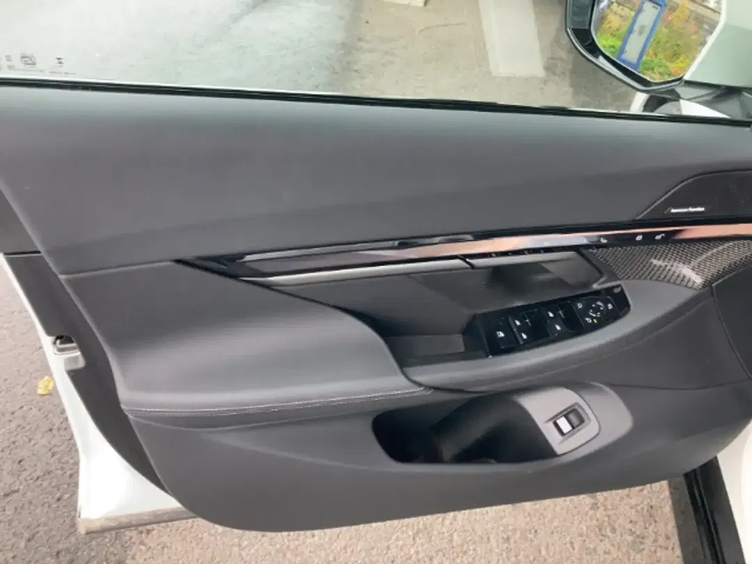 BMW 520 xDrive Touring M Sport - Thumbnail 12