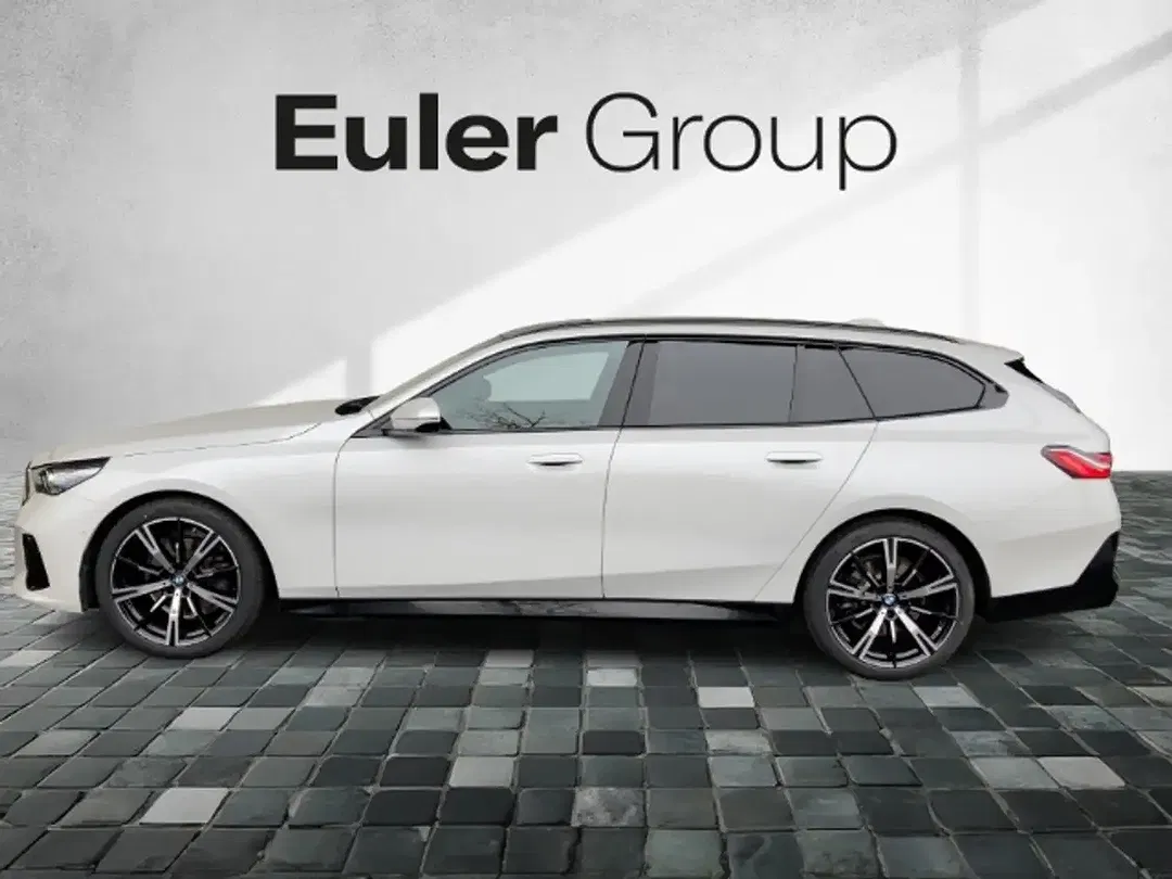 BMW 520 xDrive Touring M Sport - Thumbnail 2