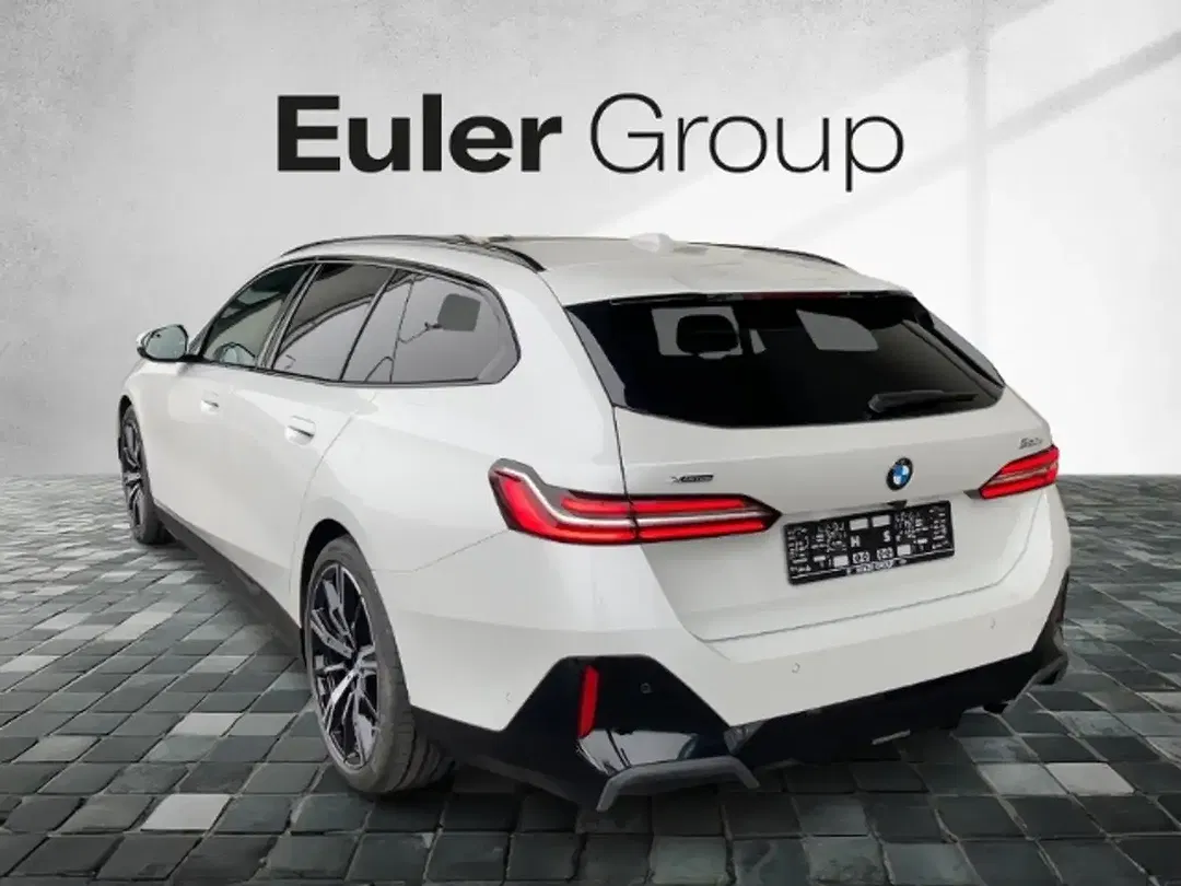 BMW 520 xDrive Touring M Sport - Thumbnail 3