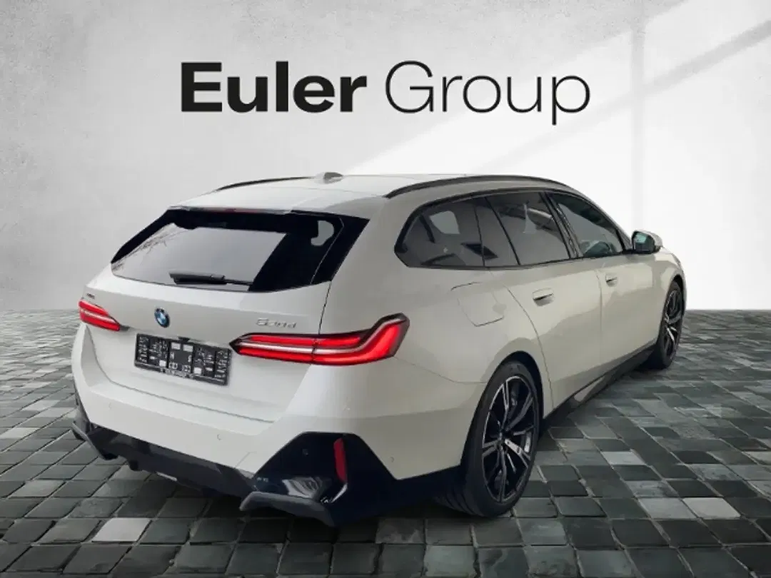 BMW 520 xDrive Touring M Sport - Thumbnail 4
