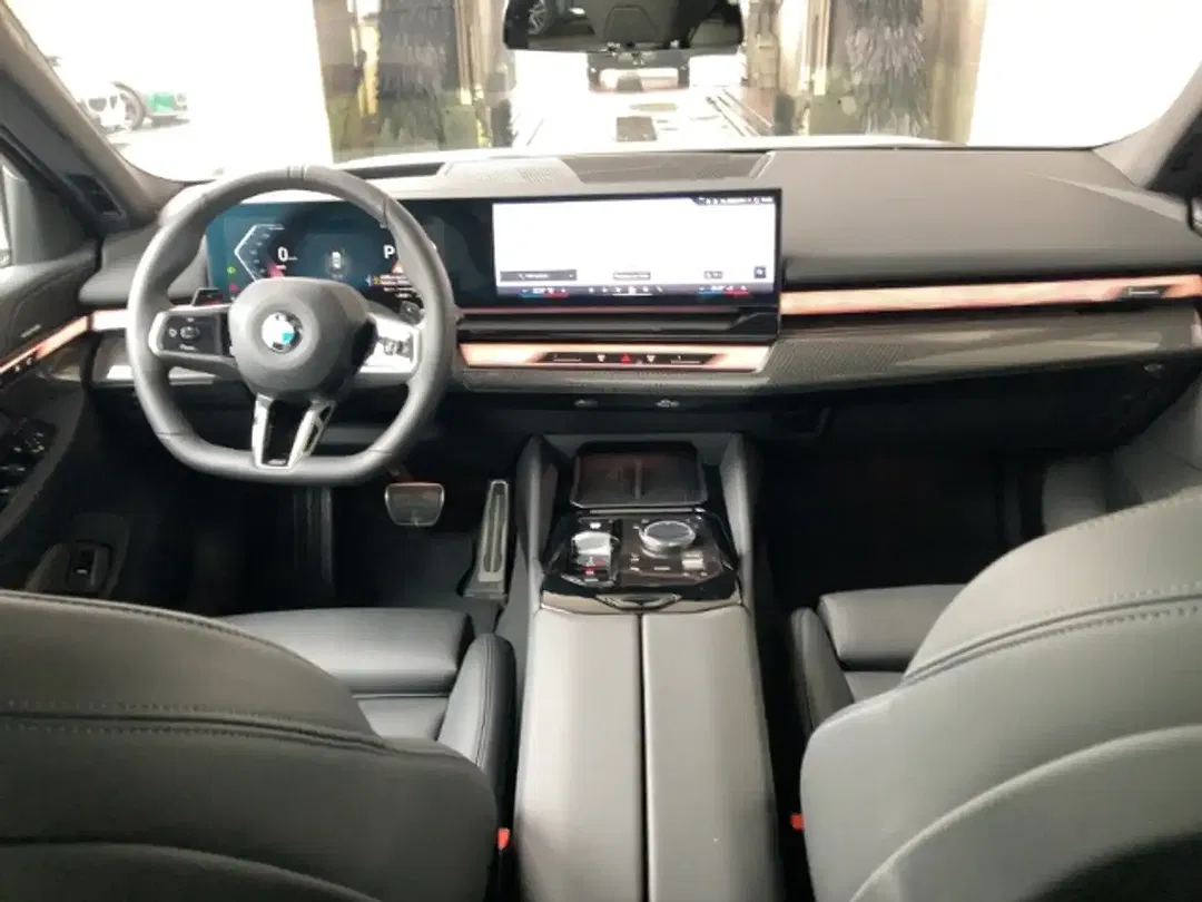 BMW 520 xDrive Touring M Sport - Thumbnail 8