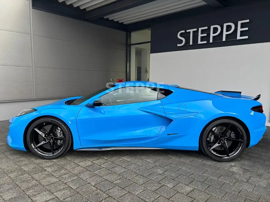Corvette C8 E-Ray 3LZ Coupe - Thumbnail 3
