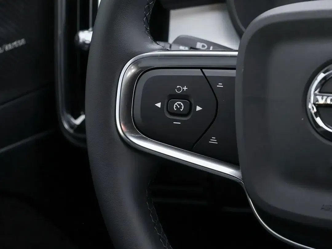 Volvo XC40 Plus Black Edition - Thumbnail 10