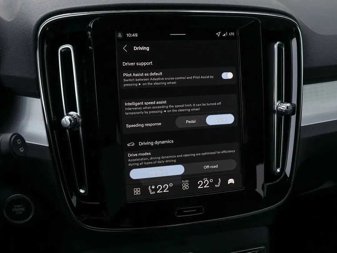Volvo XC40 Plus Black Edition - Thumbnail 13