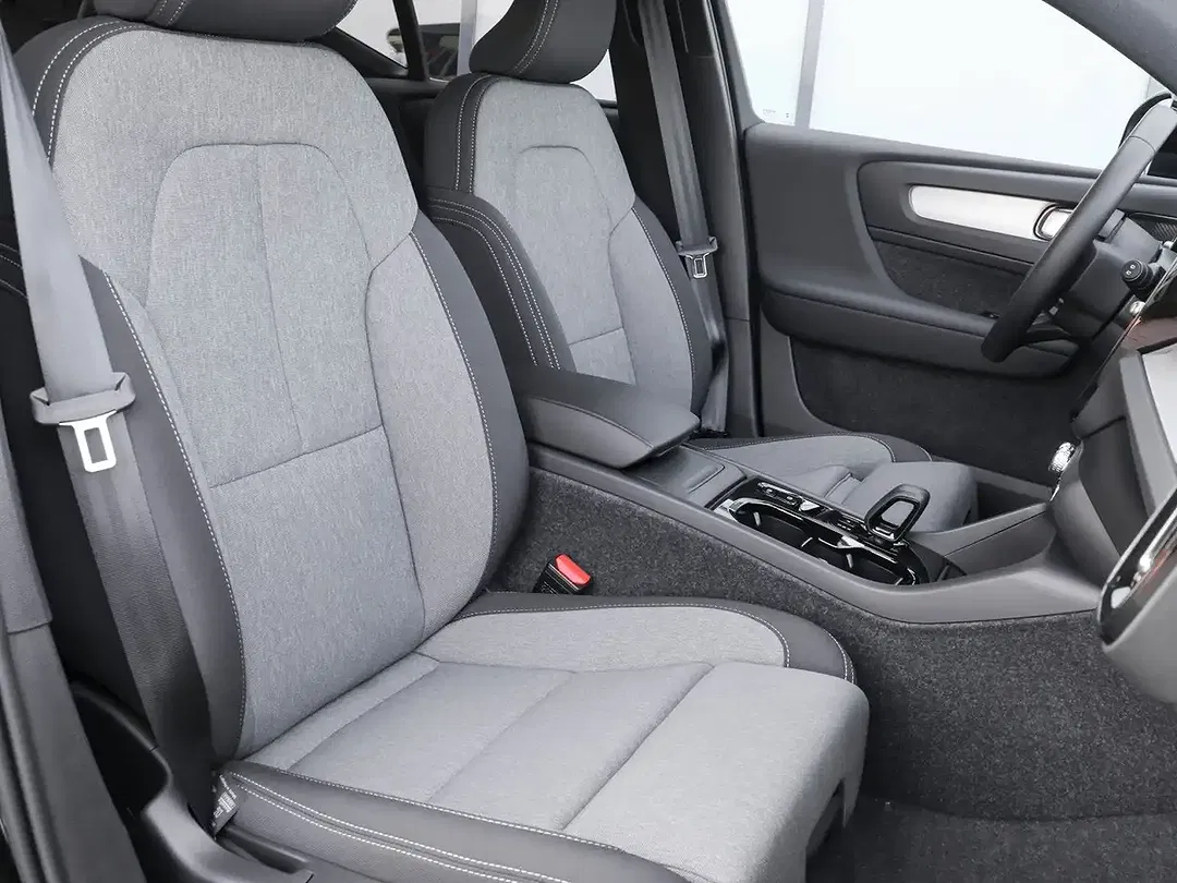 Volvo XC40 Plus Black Edition - Thumbnail 5