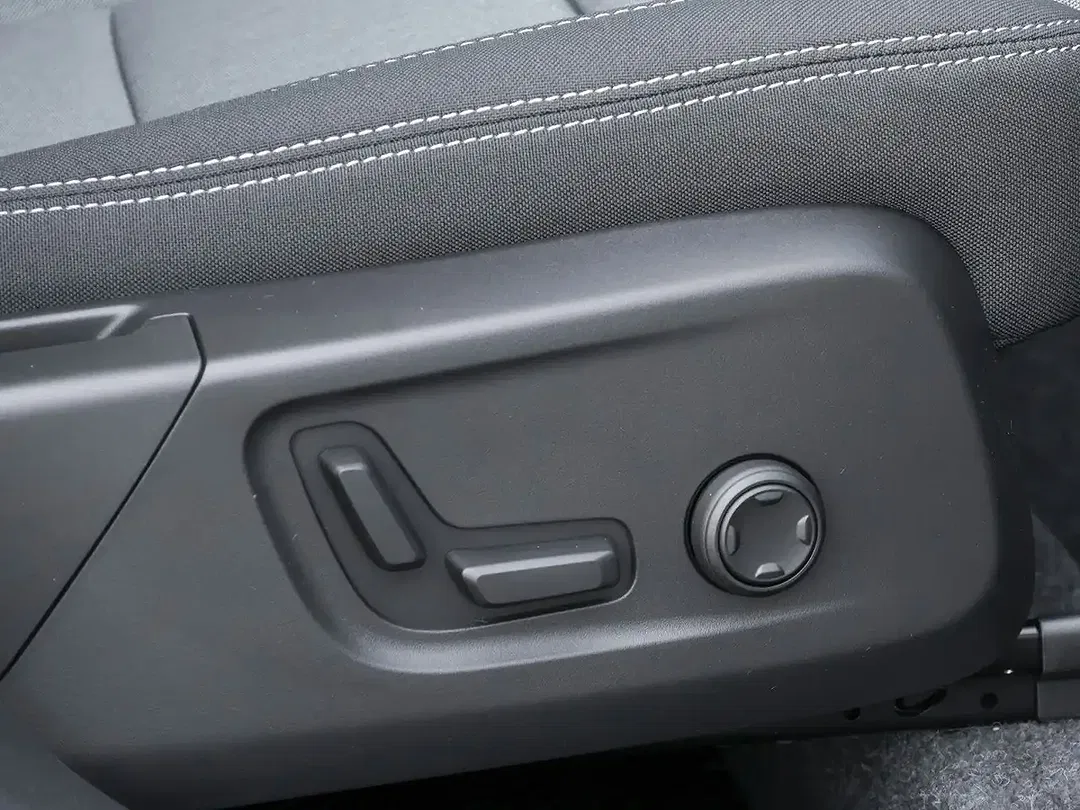 Volvo XC40 Plus Black Edition - Thumbnail 7