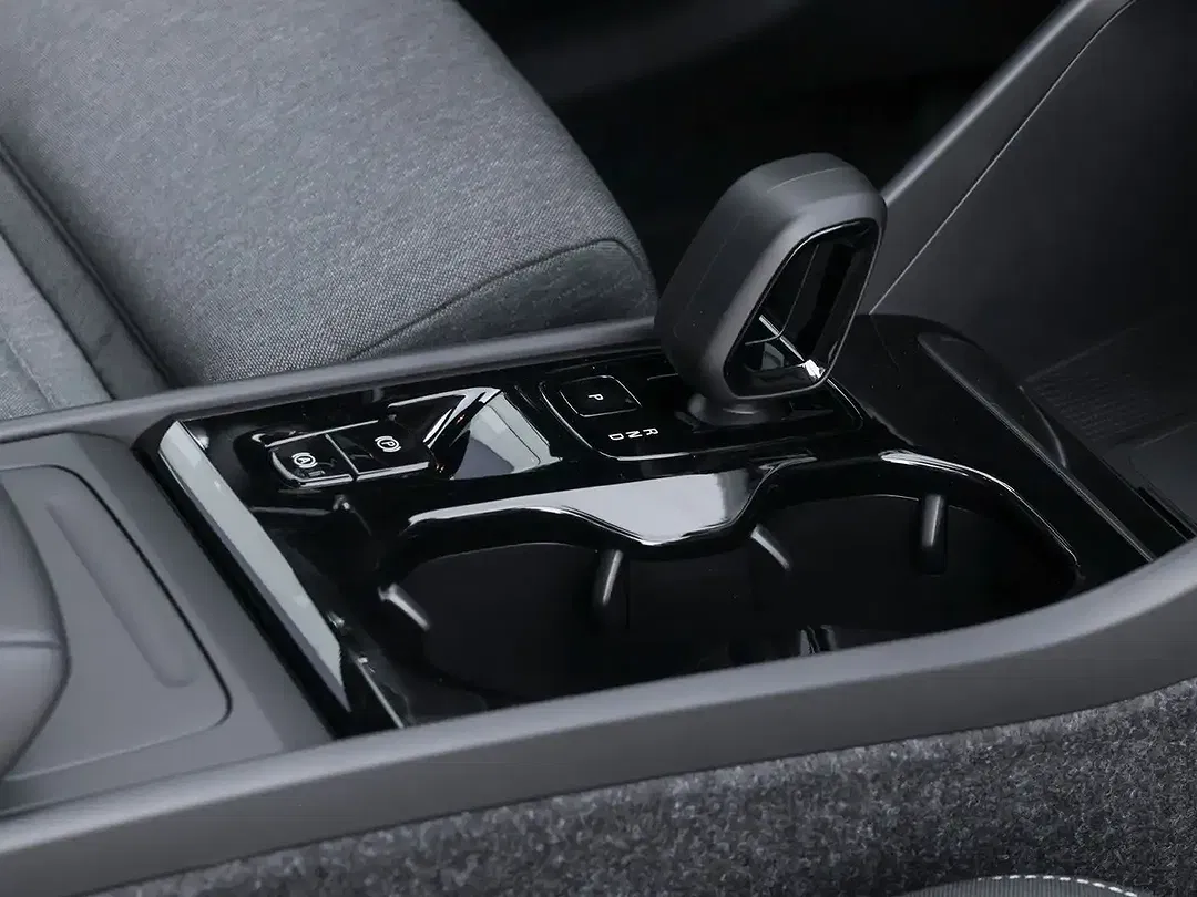 Volvo XC40 Plus Black Edition - Thumbnail 8