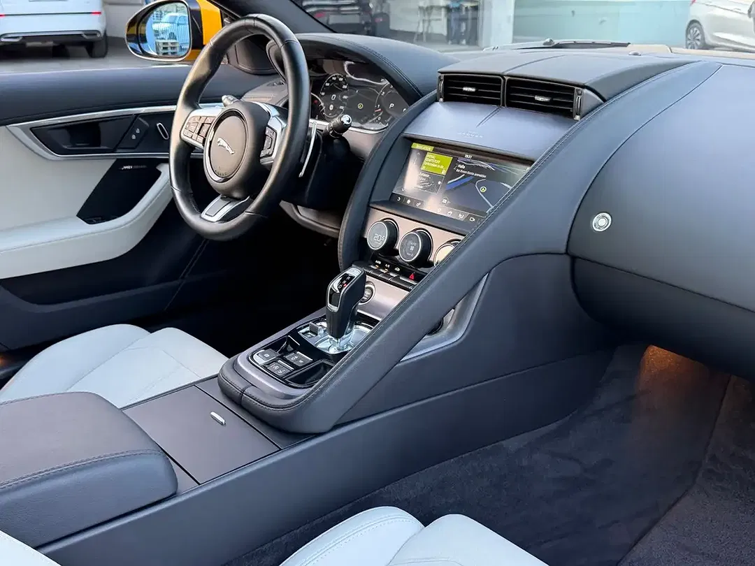 Jaguar F-Type P300 Coupe R-Dynamic - Thumbnail 11