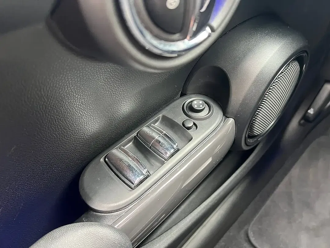 MINI One Cabrio - Thumbnail 7