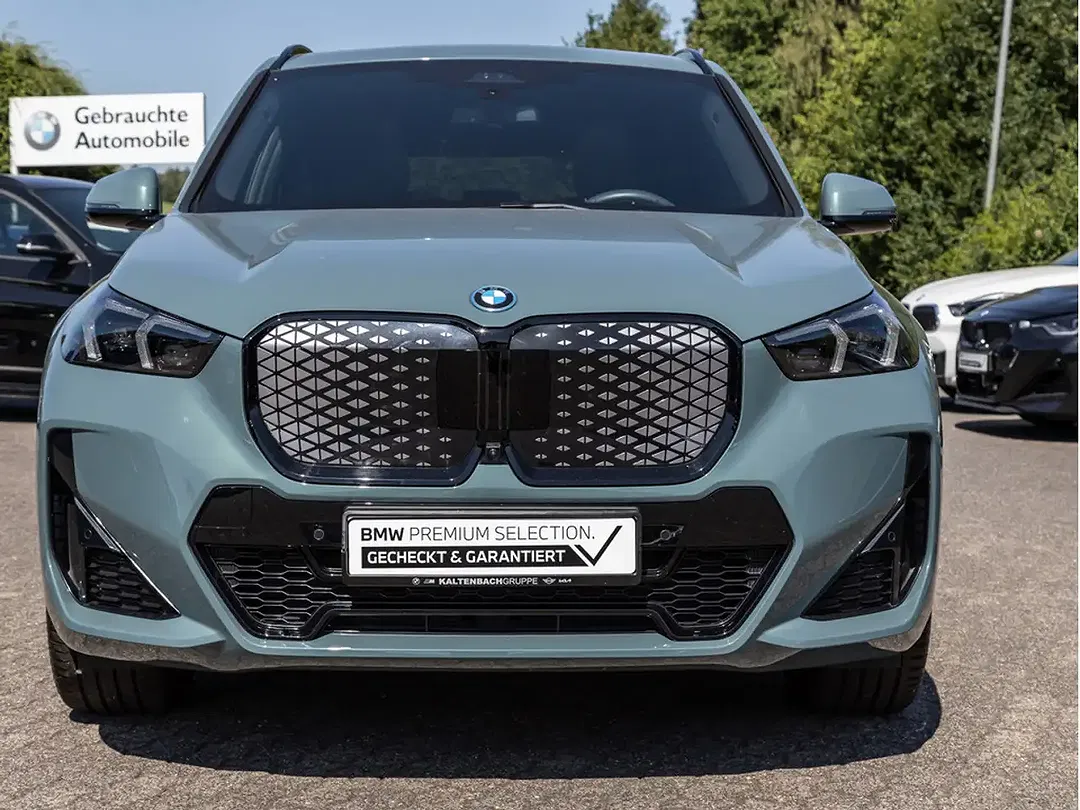BMW iX1 xDrive M Sport Pro - Thumbnail 2