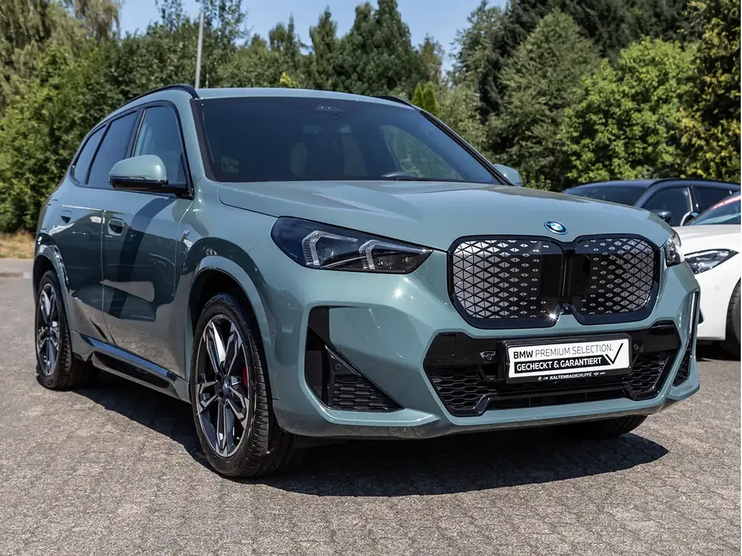 BMW iX1 xDrive M Sport Pro - Thumbnail 3