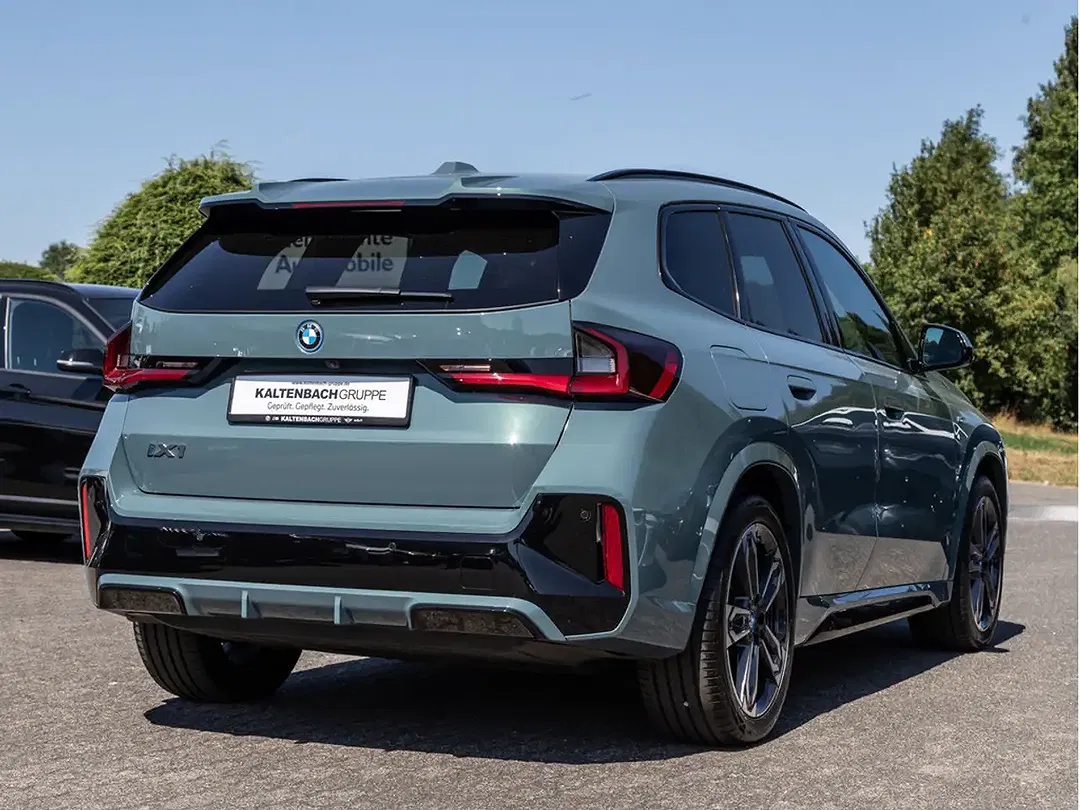 BMW iX1 xDrive M Sport Pro - Thumbnail 4
