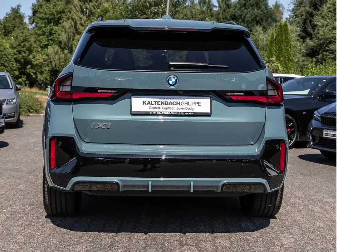 BMW iX1 xDrive M Sport Pro - Thumbnail 5
