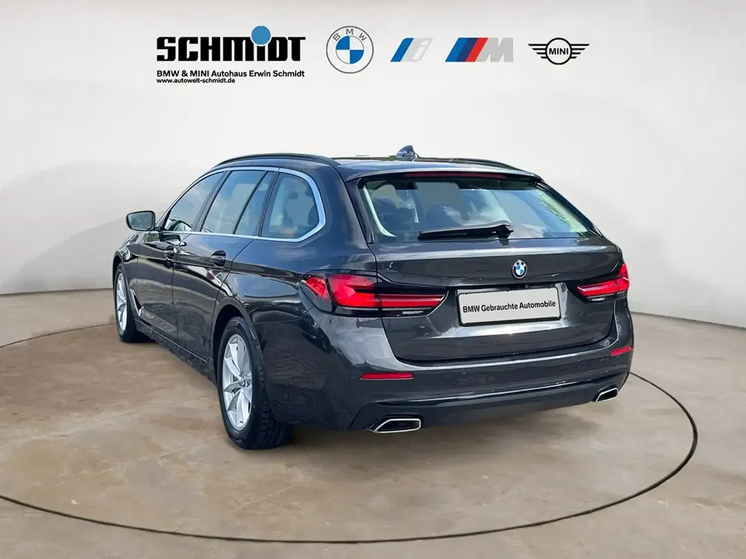 BMW 520 xDrive Touring - Thumbnail 4