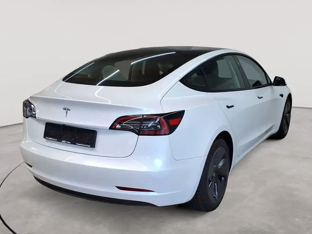 Tesla Model 3 RWD - Thumbnail 4