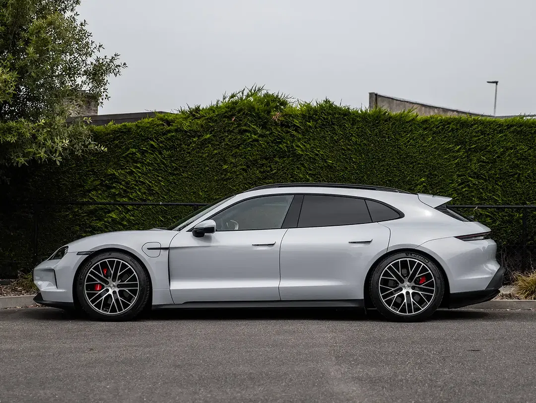Porsche Taycan S/T - Thumbnail 3