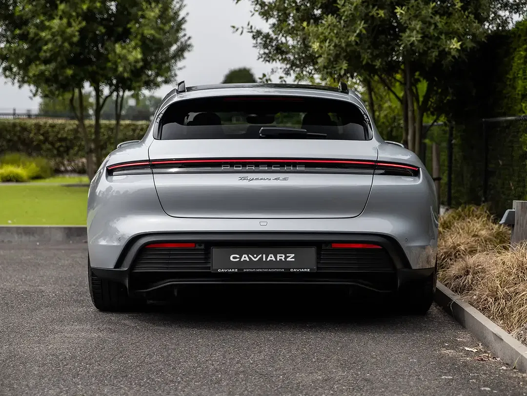 Porsche Taycan S/T - Thumbnail 5