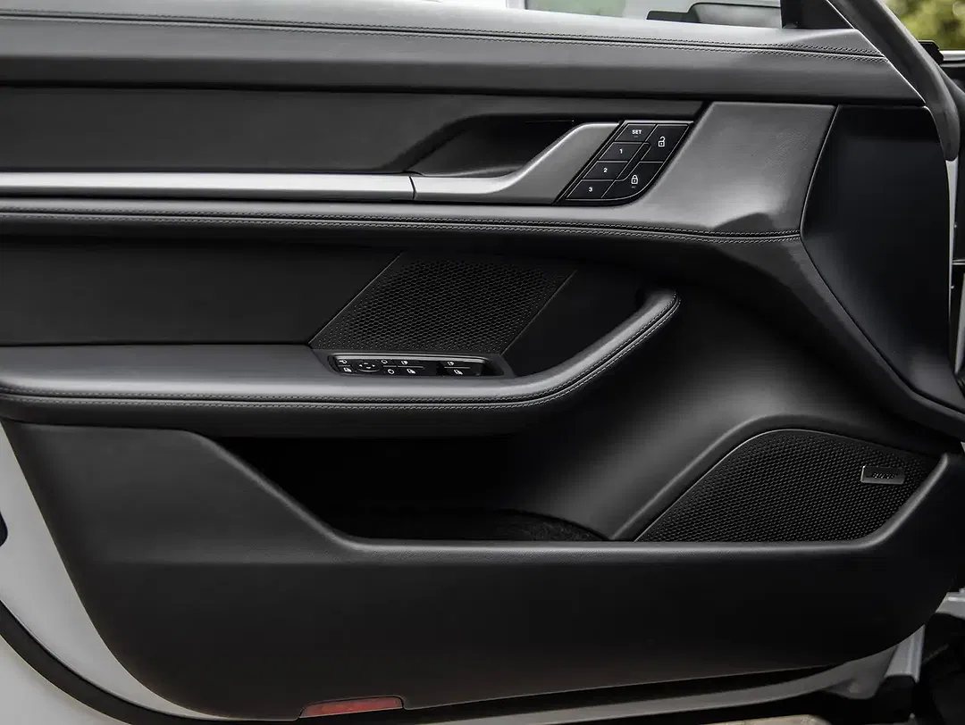 Porsche Taycan S/T - Thumbnail 6