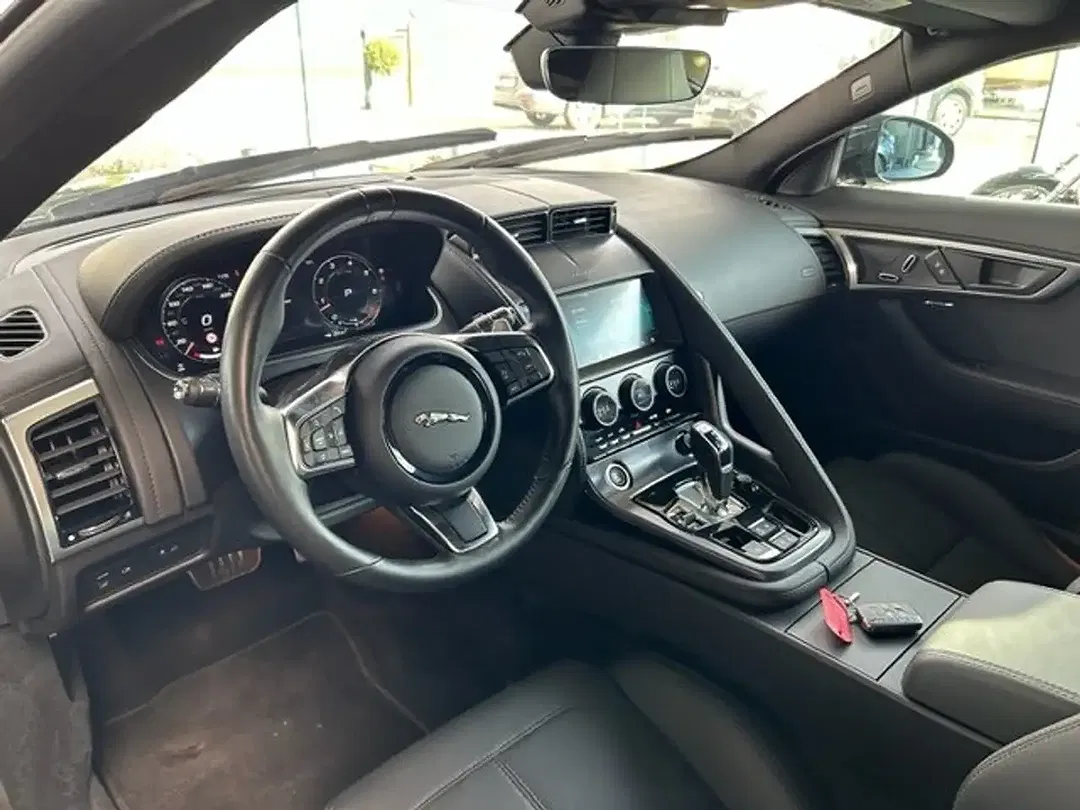 Jaguar F-Type P300 2.0 R-Dynamic - Thumbnail 6