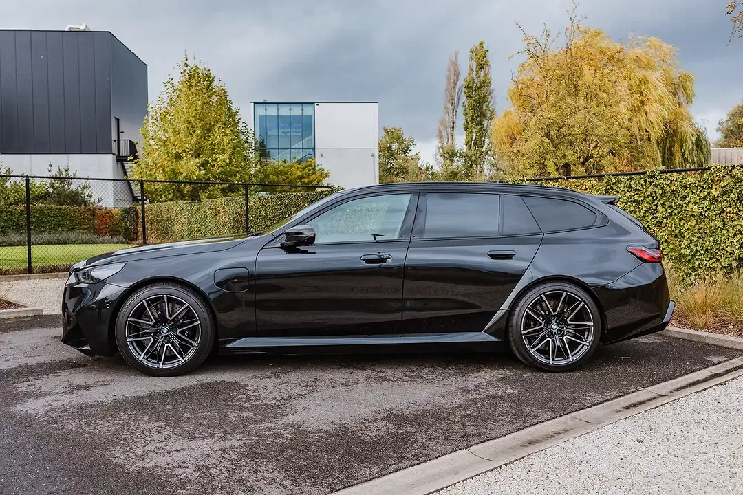 BMW M5 4.4 PHEV Touring - Thumbnail 3