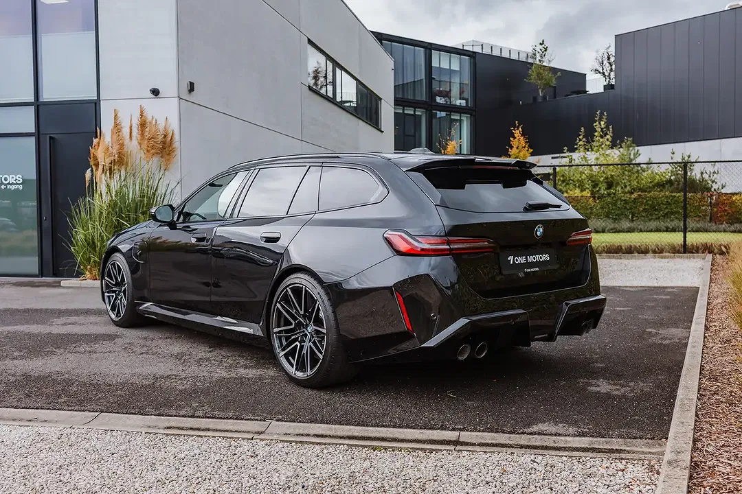 BMW M5 4.4 PHEV Touring - Thumbnail 4
