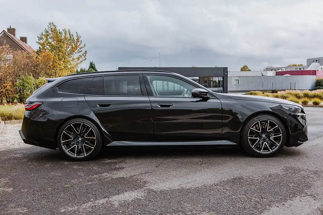 BMW M5 4.4 PHEV Touring - Thumbnail 6
