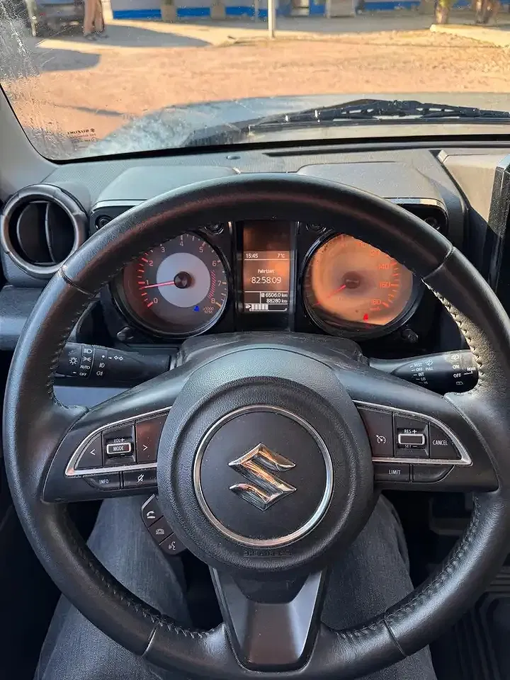 Suzuki Jimny AllGrip Comfort+ - foto 15
