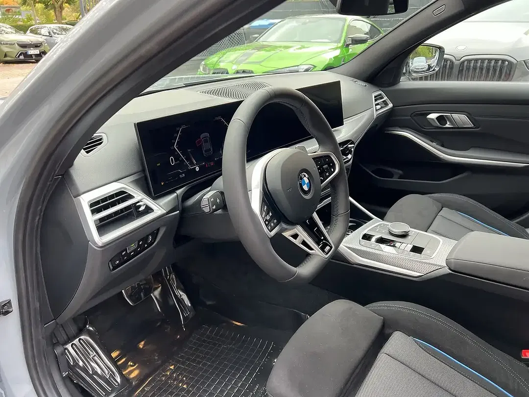 BMW 320 - Thumbnail 8