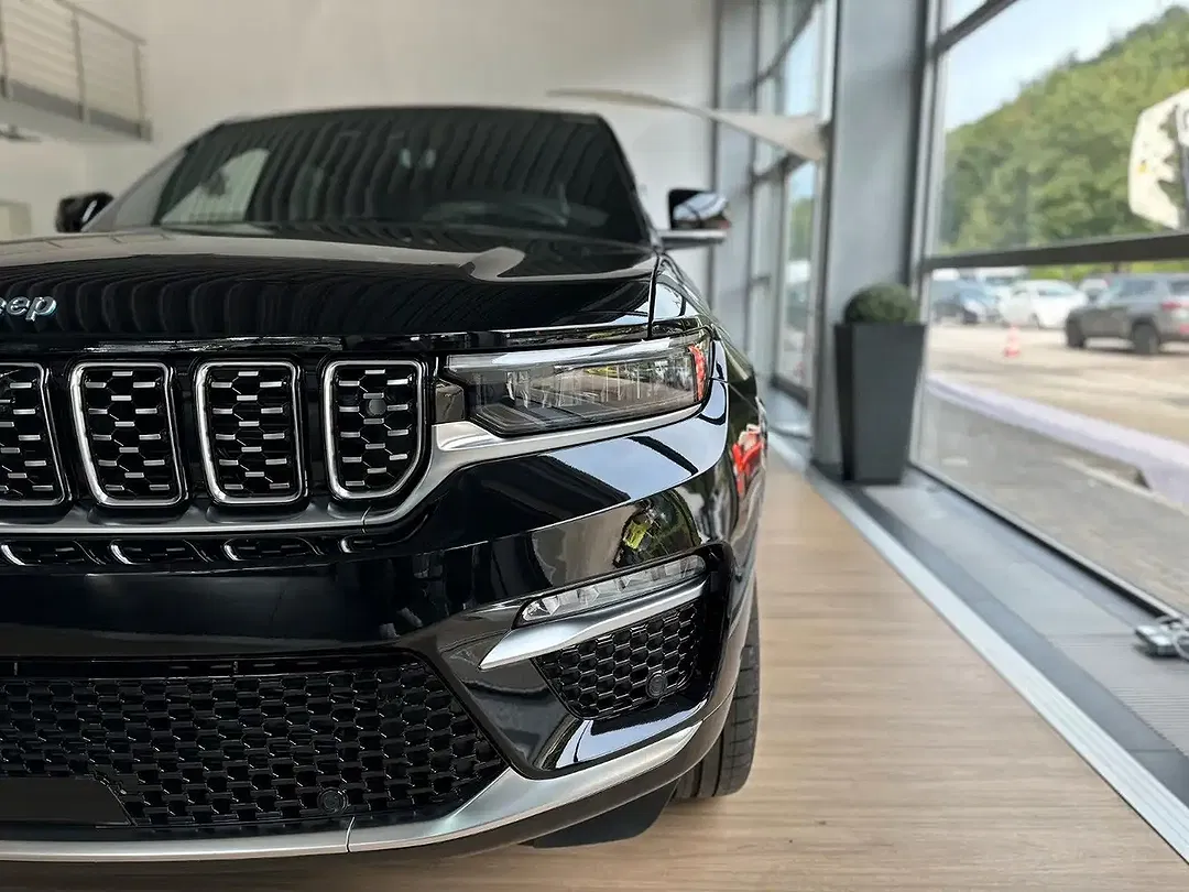 Jeep Grand Cherokee 4xe Summit - Thumbnail 4