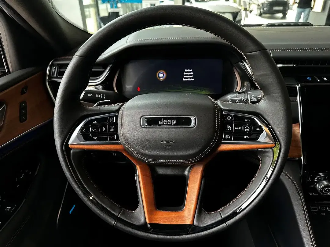 Jeep Grand Cherokee 4xe Summit - Thumbnail 7