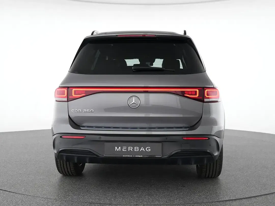 Mercedes-Benz EQB 250 AMG Night - Thumbnail 4