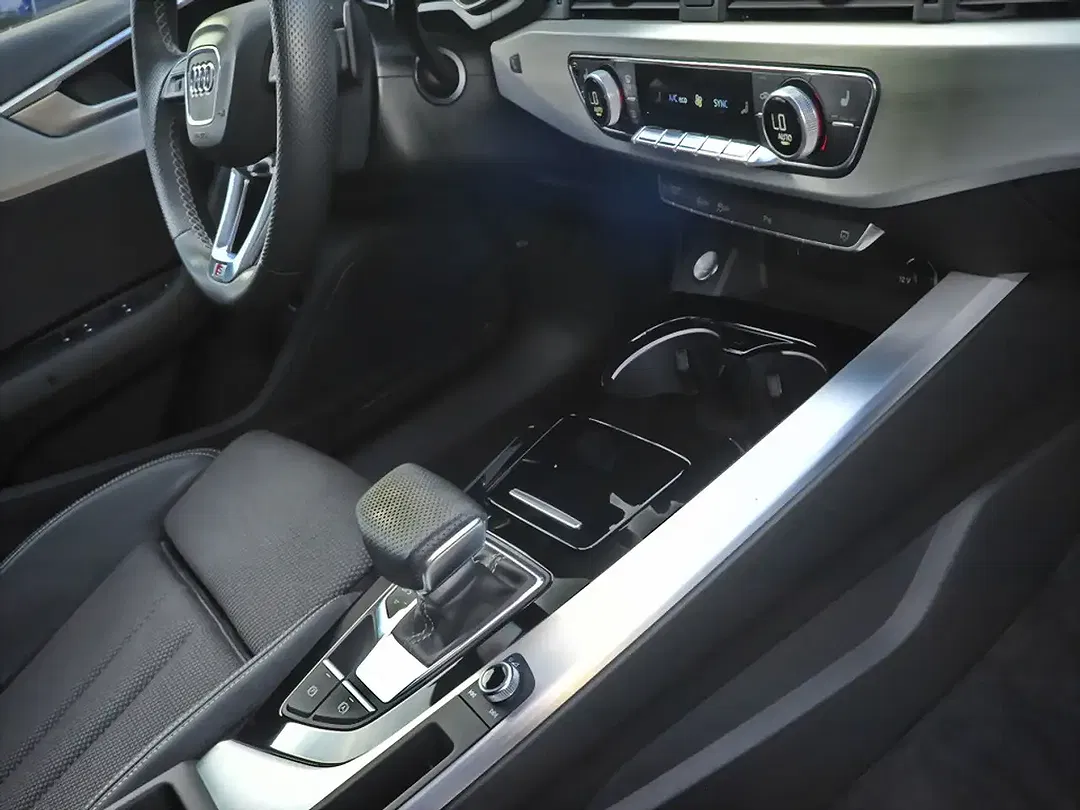 Audi A4 40 TFSI Avant S line - Thumbnail 6