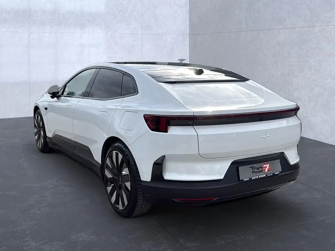 Polestar 4 Long Range - Thumbnail 3