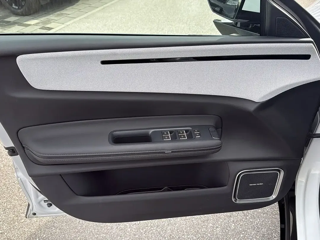 Polestar 4 Long Range - Thumbnail 9