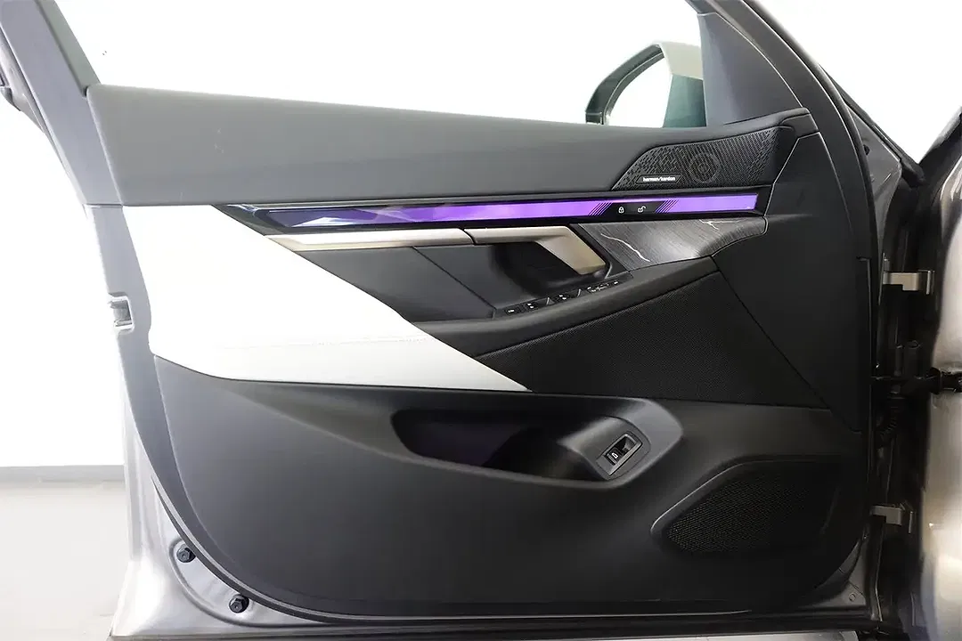 BMW i5 eDrive - Thumbnail 7