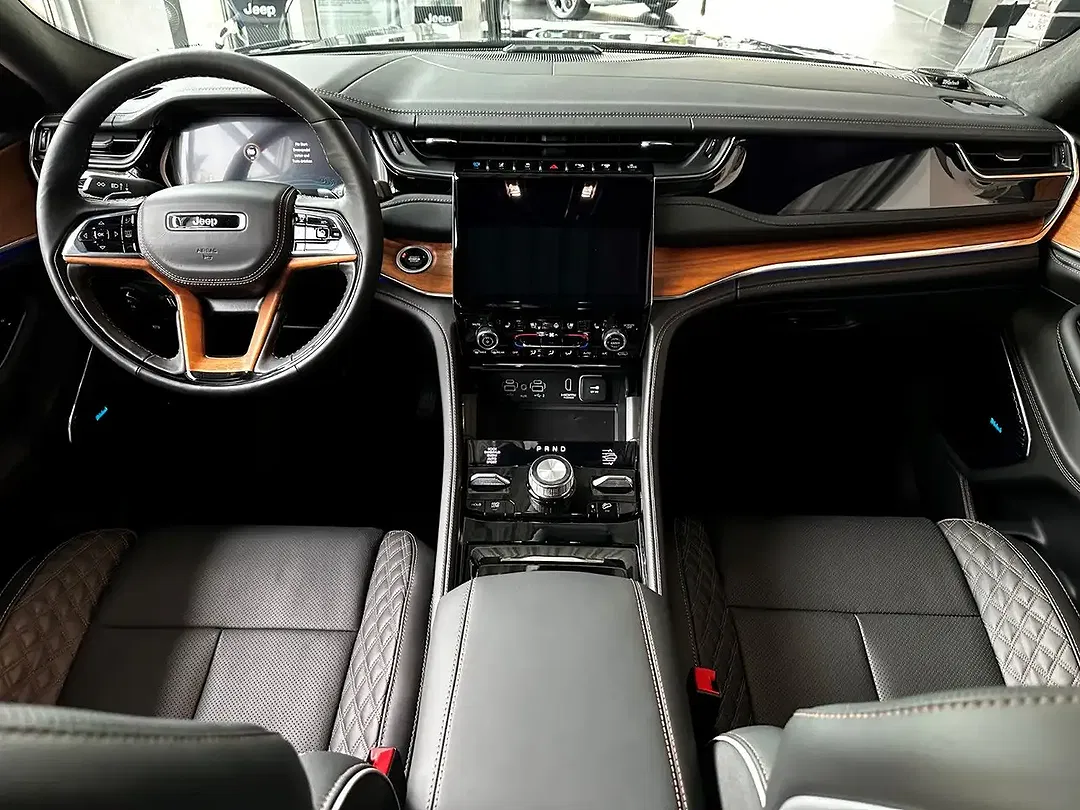 Jeep Grand Cherokee 4xe Summit - Thumbnail 8
