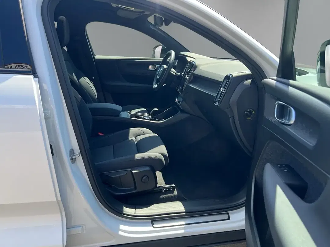 Volvo C40 EV Recharge Plus - Thumbnail 14