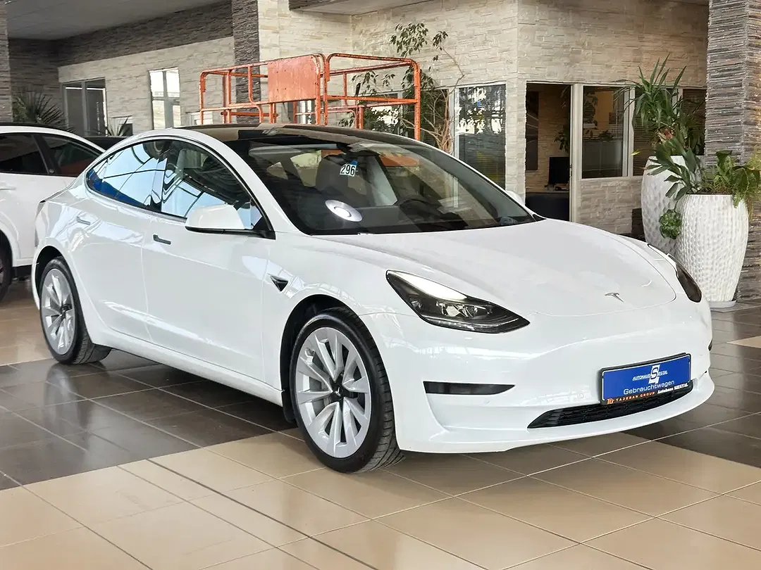 Tesla Model 3 RWD - foto 1
