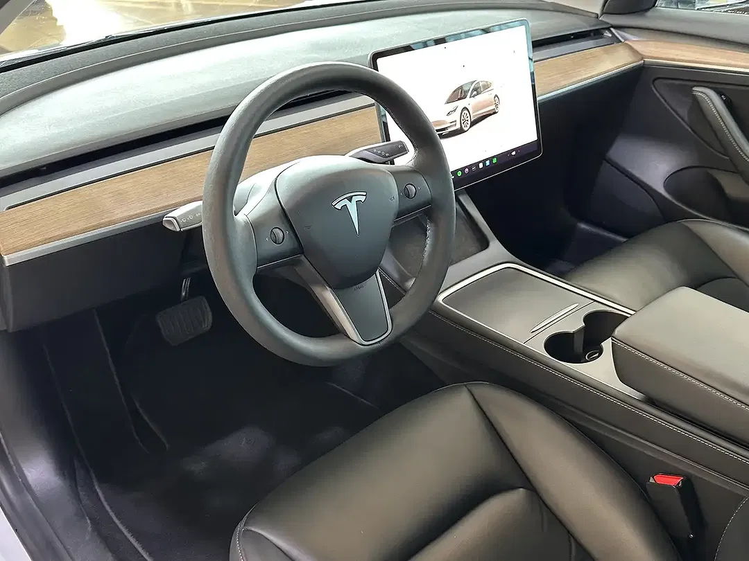 Tesla Model 3 RWD - Thumbnail 13
