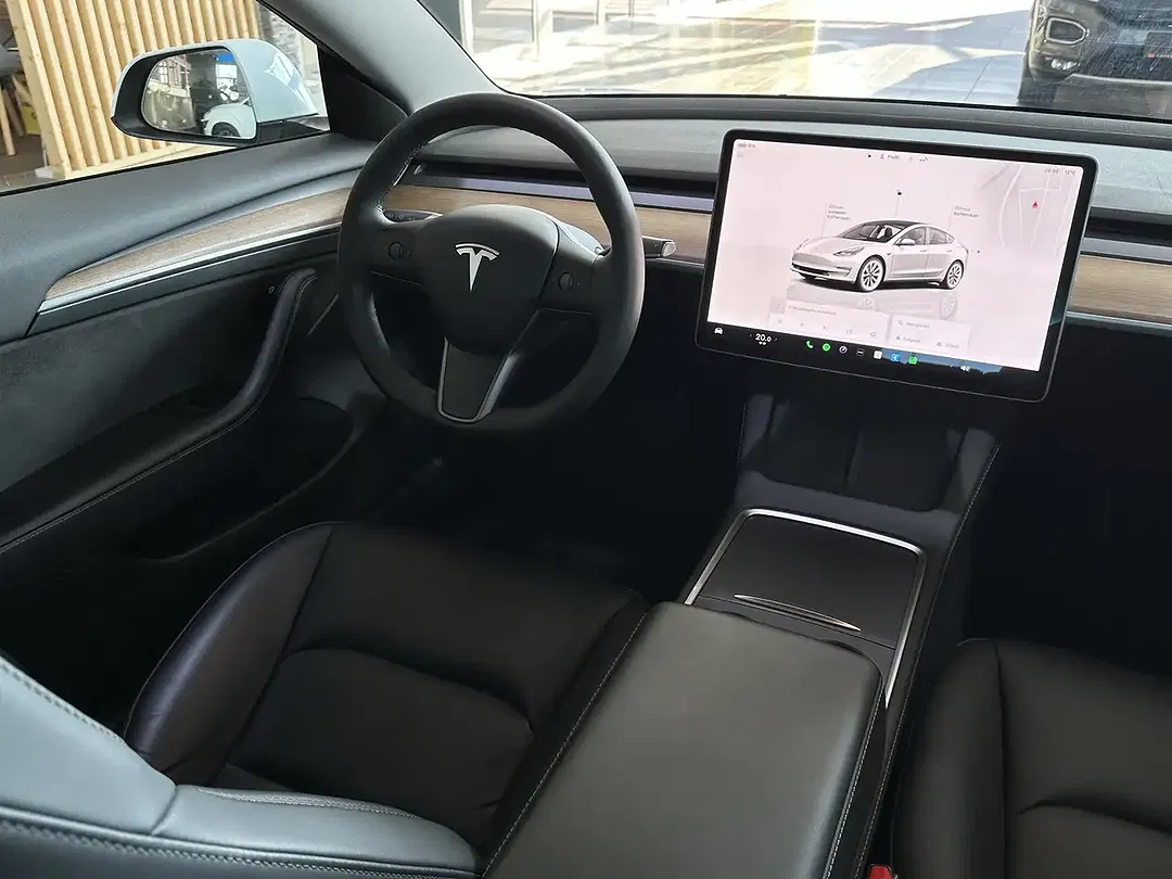 Tesla Model 3 RWD - Thumbnail 14