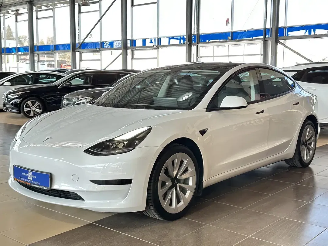 Tesla Model 3 RWD - Thumbnail 3
