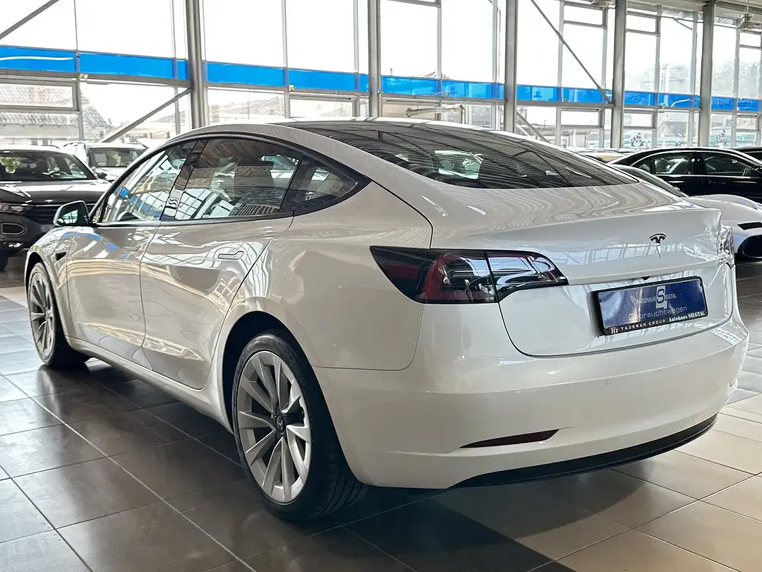 Tesla Model 3 RWD - Thumbnail 4