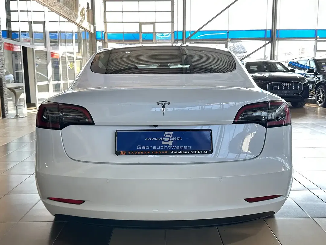 Tesla Model 3 RWD - Thumbnail 5