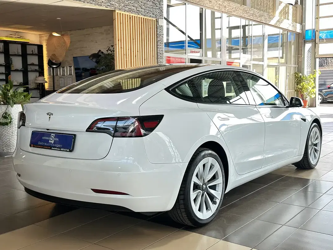 Tesla Model 3 RWD - Thumbnail 8