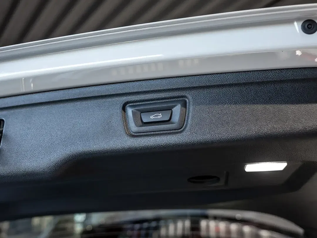 BMW 320 Touring M Sport - Thumbnail 8