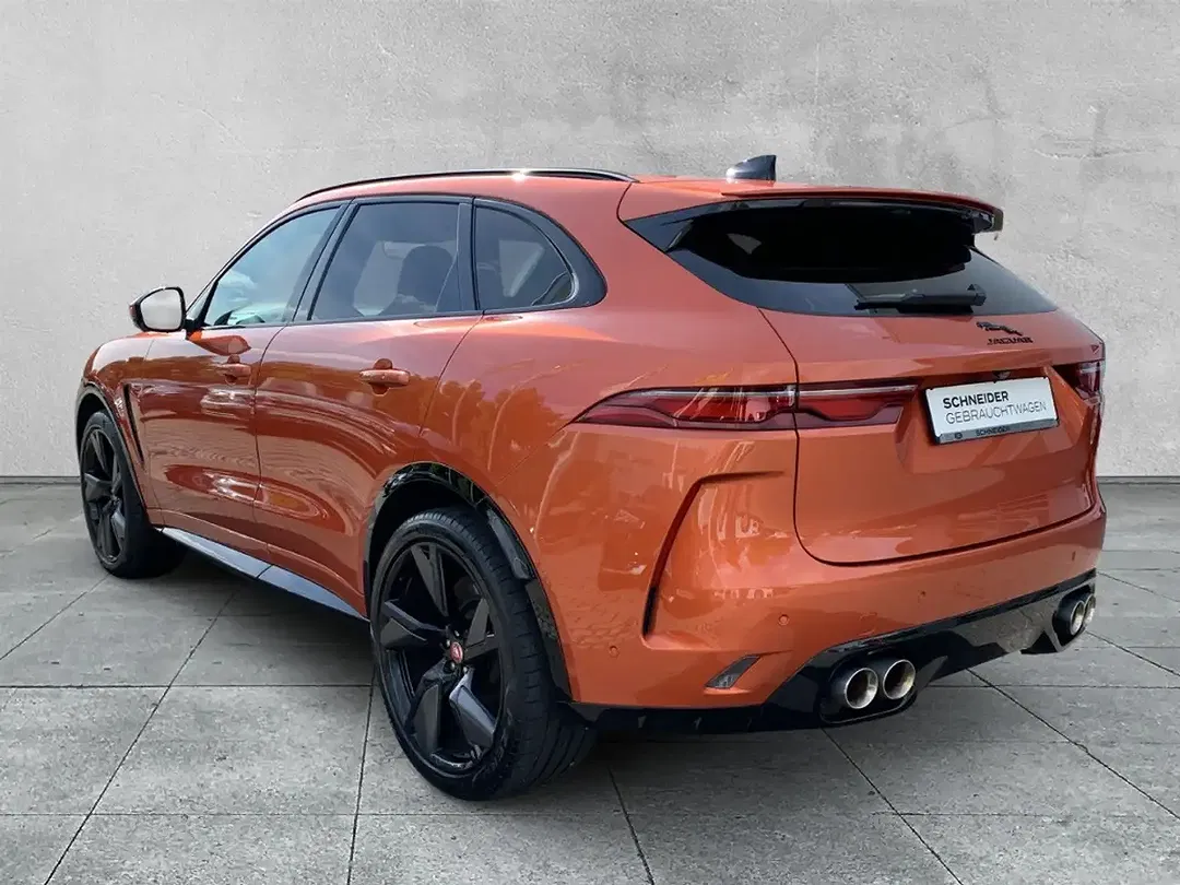 Jaguar F-Pace P550 4x4 SVR - Thumbnail 3
