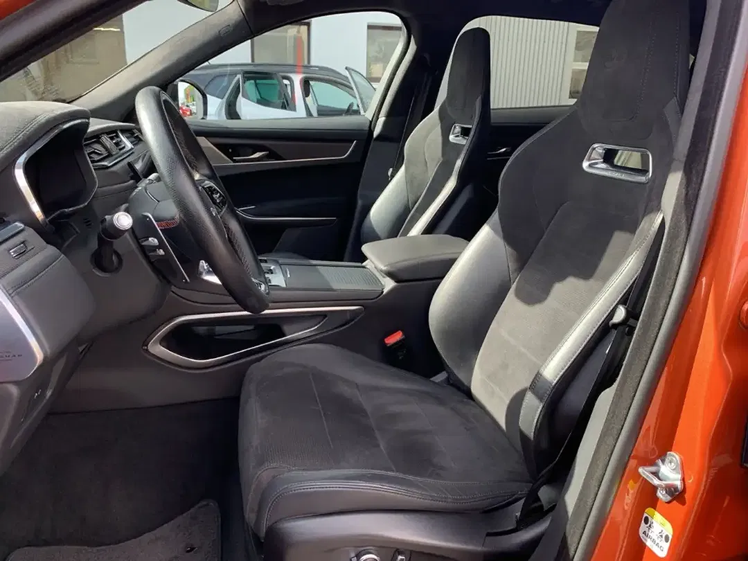 Jaguar F-Pace P550 4x4 SVR - Thumbnail 9